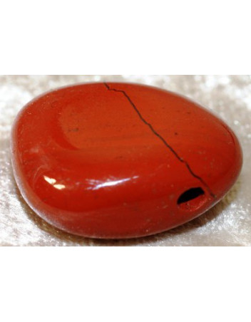 Jaspe rouge percé