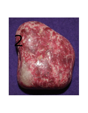 Thulite percée