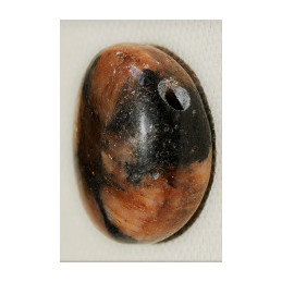 Chiastolite percée